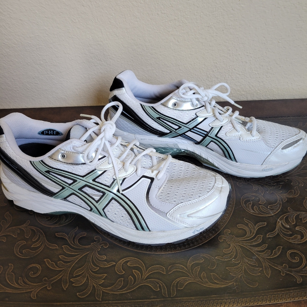 Asics Gel Tech Walker Womens Sz 12 White With Mint & Black Gently Worn